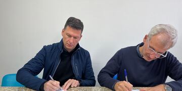 El director del IDSR, Enrique Soffietti y el titular de la firma Food Solutions Javier Pelegrini firmaron un nuevo convenio para que Food Solutions mida su huella de carbono