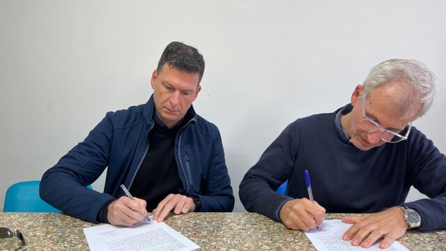 El director del IDSR, Enrique Soffietti y el titular de la firma Food Solutions Javier Pelegrini firmaron un nuevo convenio para que Food Solutions mida su huella de carbono