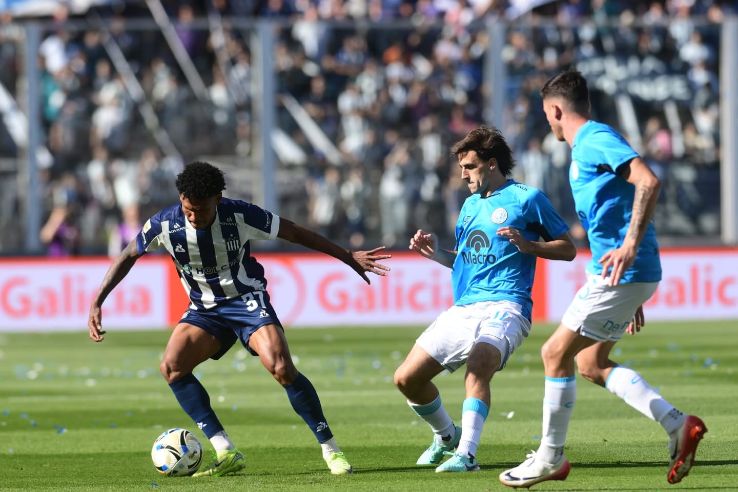 Talleres ante Belgrano, por la fecha 11 del Torneo Clausura. (Ramiro Pereyra / La Voz).