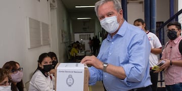El vicegobernador emitió su voto.