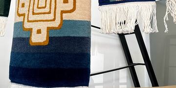 Un símbolo en las culturas de los Andes en la Bandera Argentina. Realizada por la tejedora Lorena Burgos