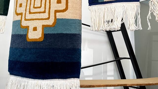 Un símbolo en las culturas de los Andes en la Bandera Argentina. Realizada por la tejedora Lorena Burgos