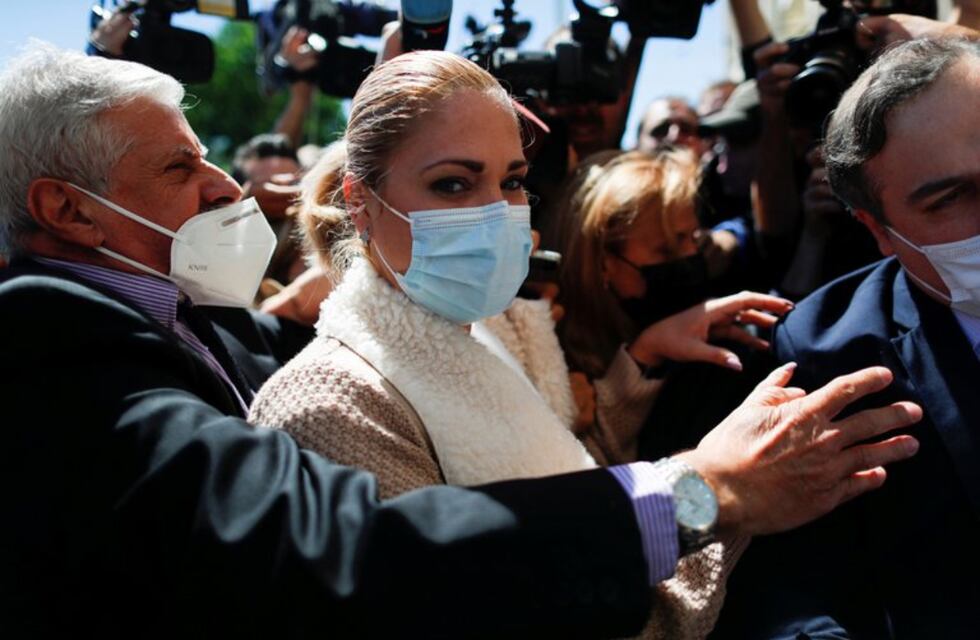 Declaró Mavys Álvarez ante la justicia contra allegados de Maradona: “Diego me metió en la droga y el alcohol”