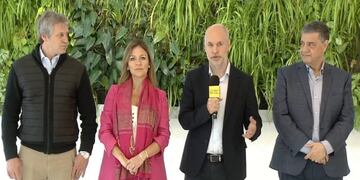 El jefe de Gobierno porteño brindó una conferencia de prensa junto a la ministra de Educación, Soledad Acuña; al jefe de Gabinete, Felipe Miguel; y al ministro de Gobierno, Jorge Macri. Foto: Corresponsalía.