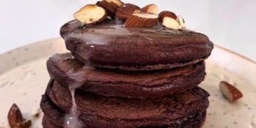 Cómo hacer pancakes de chocolate saludables.