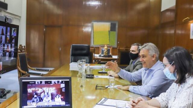 Dieciocho niños y niñas conversaron con el intendente Martín Llaryora para comentar cómo vivieron el ciclo lectivo 2020 y acercarle ideas y proyectos para la ciudad de Córdoba