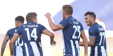 Tenaglia y Retegui, de los titulares en un equipo que irá con un sólo cambio ante Vélez.