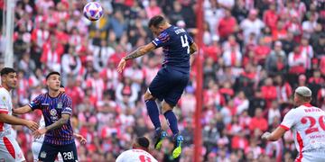 El gol de Matías Catalán, que abrió el camino a una muy festejada victoria de Talleres sobre Instituto (Javier Ferreyra / La Voz)