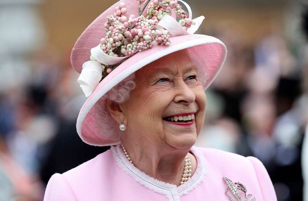 La reina Isabel II cumple 70 años en el reinado e hizo un sorpresivo anuncio
