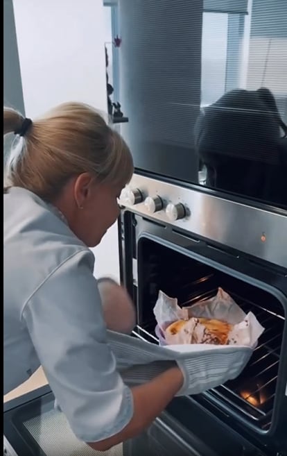 Cómo hacer la torta de queso y frutos rojos de Claudia Villafañe
