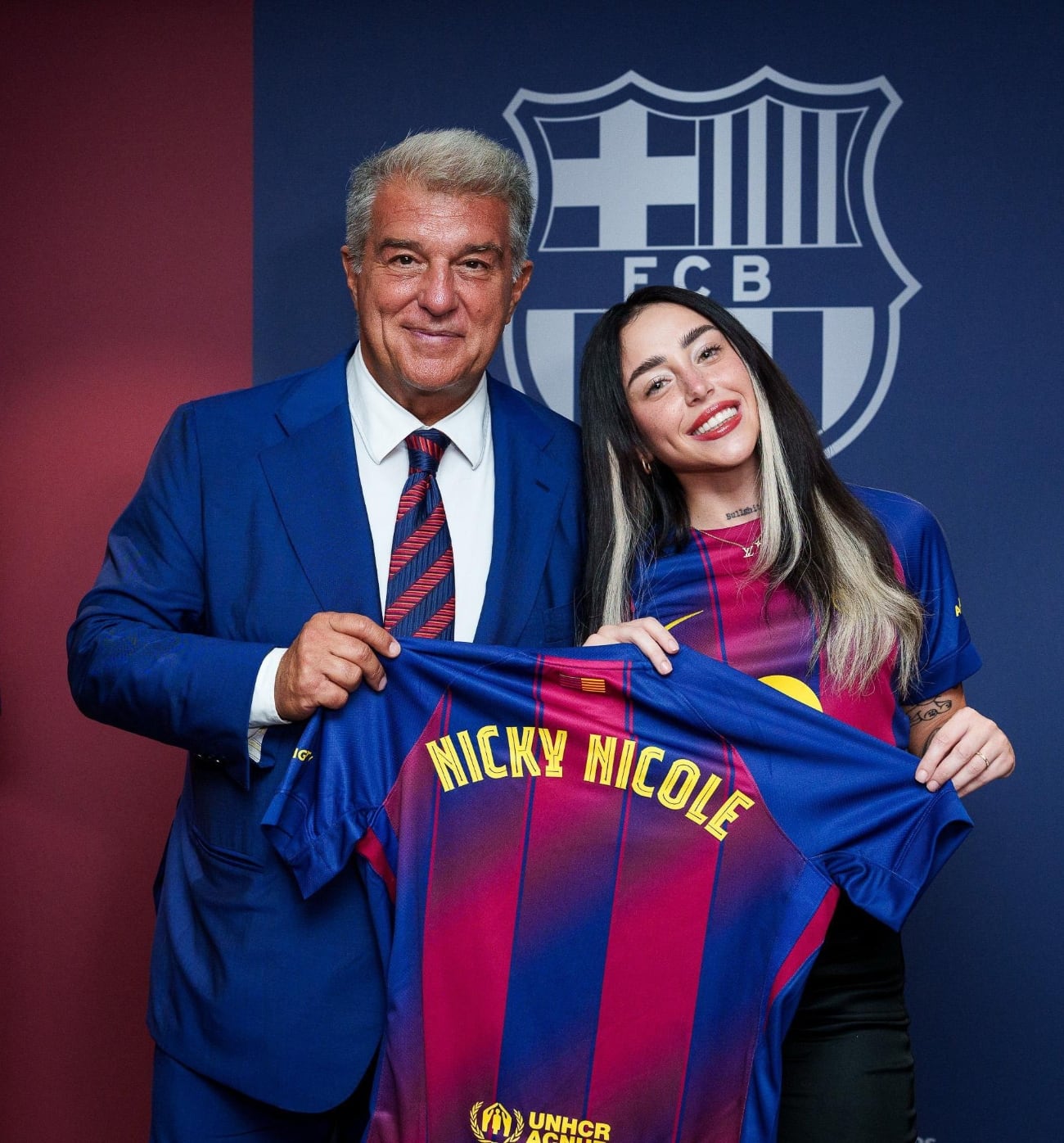 Nicki Nicole con la camiseta de Barcelona.