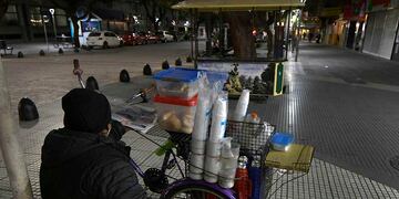 El comerciante ambulante trabaja en el centro de Mendoza- Imagen ilustrativa.