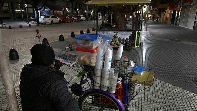El comerciante ambulante trabaja en el centro de Mendoza- Imagen ilustrativa.