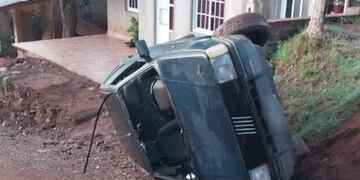 Oberá: automovilista resultó ileso tras despistar con su vehículo.