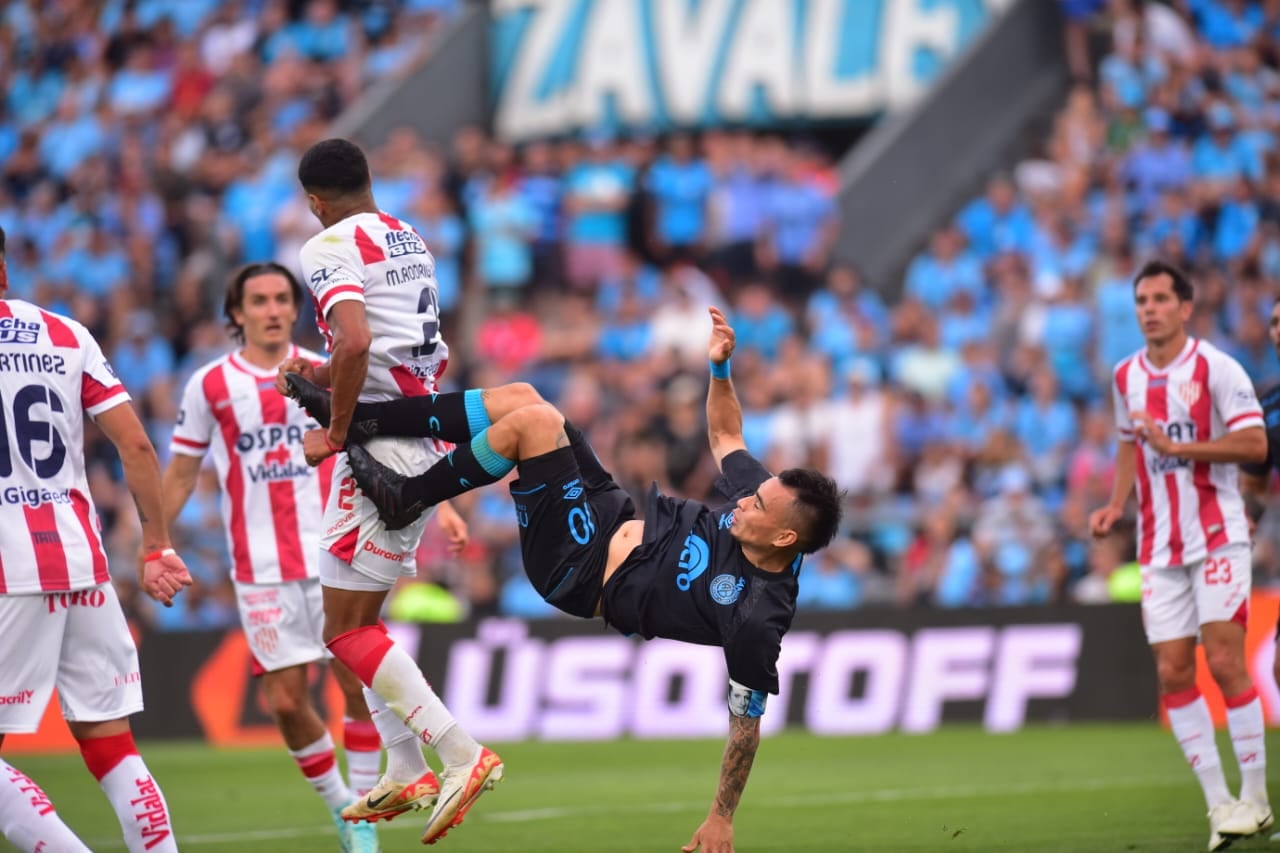 Belgrano vs. Unión, este lunes en el Gigante de Alberdi. (Javier Ferreyra / La Voz)
