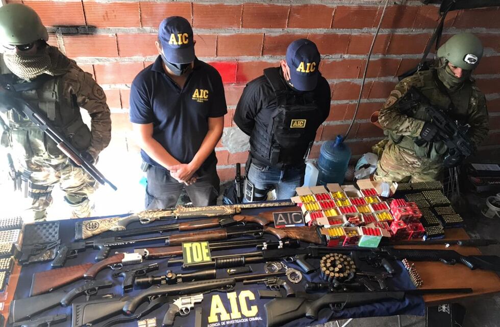 Condenaron a una mujer policía por la venta de armas robadas en Rosario