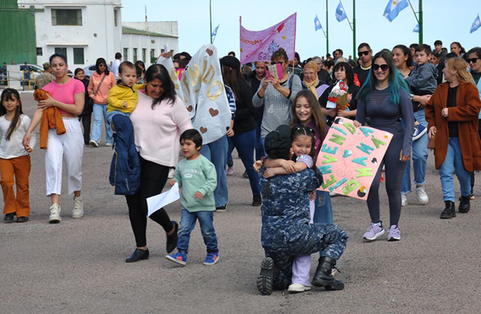 El destructor ARA “Sarandí” arribó a Puerto Belgrano