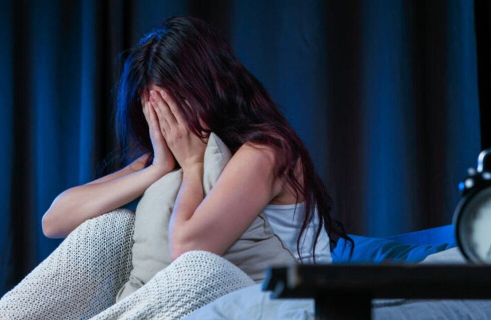 Un estudio demostró que estar despierto de noche aumenta el consumo de alcohol y conductas violentas