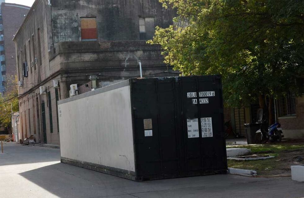 Instalaron una cámara frigorífica en el Hospital Cullen, para evitar el colapso de la morgue