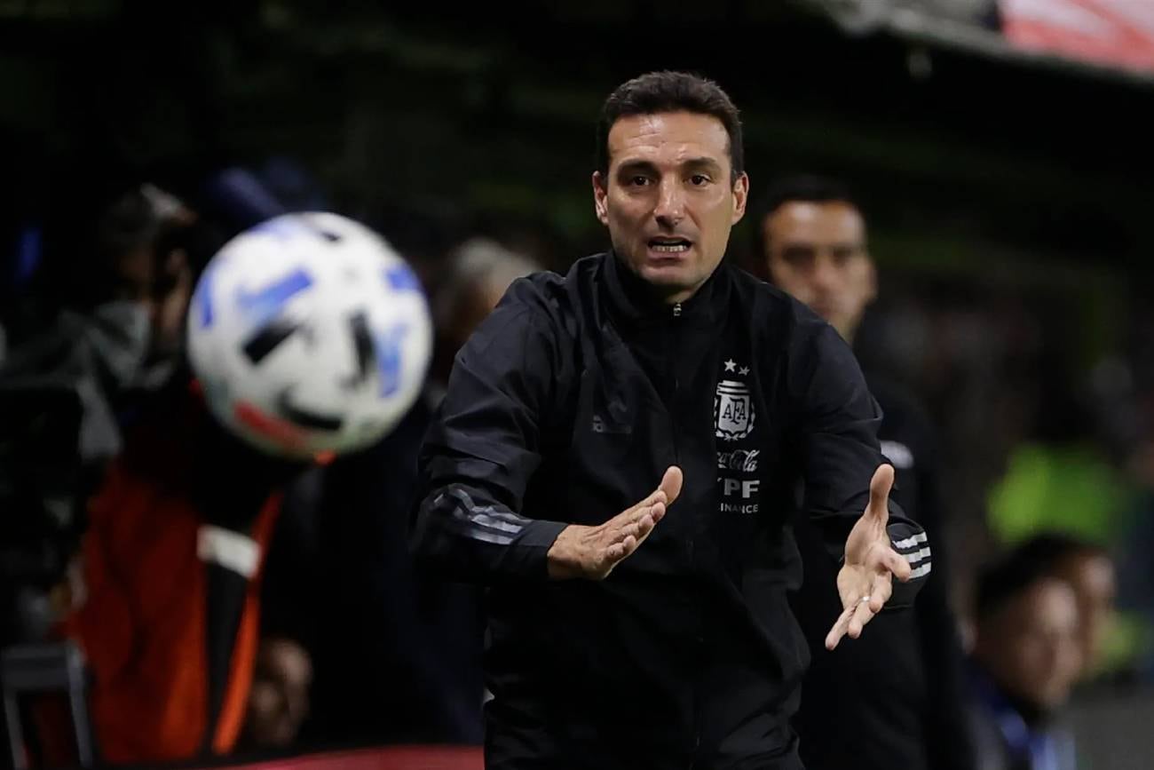 Lionel Scaloni en la Bombonera (Télam)