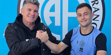 El presidente Luis Fabián Artime y Santiago Longo, en la firma de la extensión de contrato (La Voz).