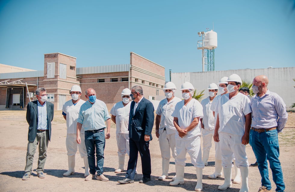 El gobernador Raúl Jalil visitó el Frigorífico de Chumbicha