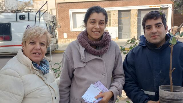 Regalan árboles: Primero Rosales realiza una Campaña de Promoción Forestal