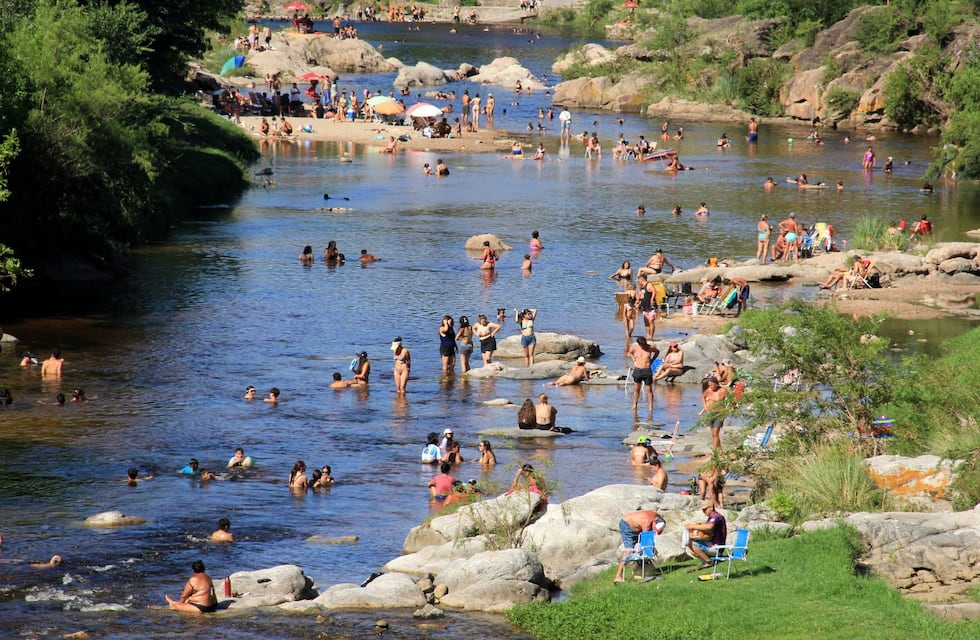 Lunes de cielo despejado y calor en Villa Carlos Paz