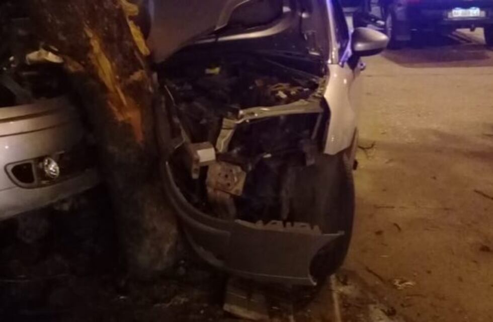 Dos fuertes accidentes en Avenida Santa Fe en la madrugada