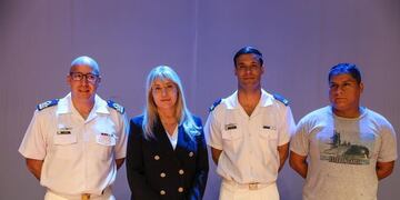 Rossana Chahla junto a ex tripulantes del ARA San Juan.