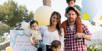 Antonela Roccuzzo, Lionel Messi y sus hijos