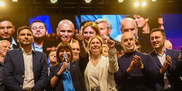 Pullaro y Scaglia acompañados por los referentes de Juntos por el Cambio.