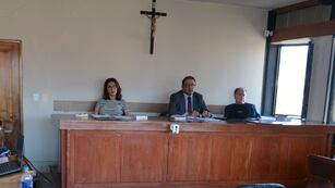 Claudia Cecilia Sadir, Salvador Gustavo Ortiz -presidente de trámite por habilitación- y Luis Ernesto Kamada, los jueces que condenaron al depravado que abusó de su alumna del instituto de danzas.