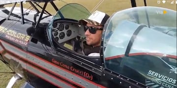 Gino Cena Crucci con su avión de acrobacias.