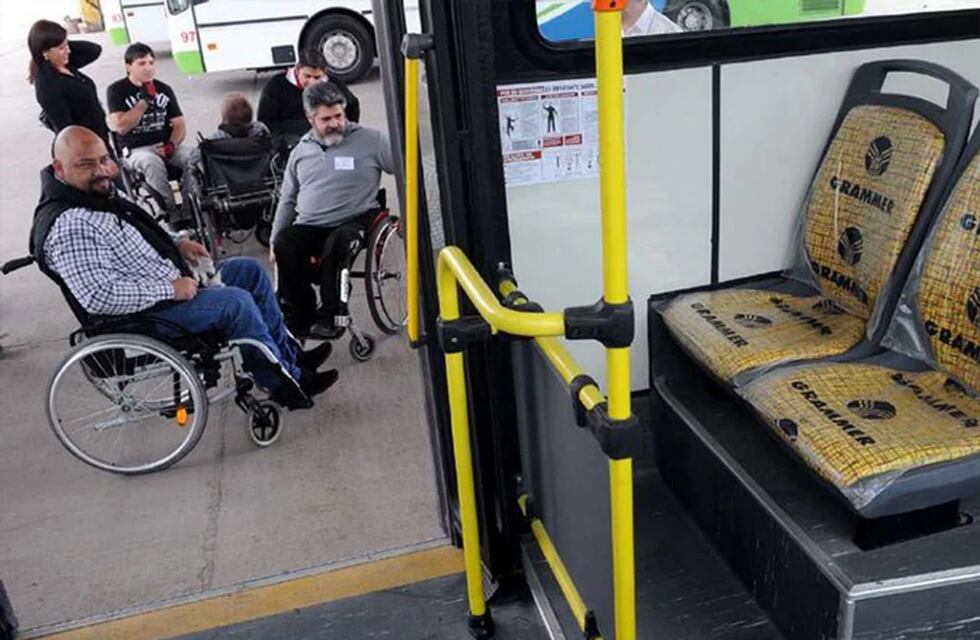 Empresas no entregan pasajes gratuitos a personas con discapacidad: el Gobierno asegura que comenzó a sancionarlas