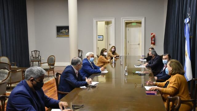 Desde este lunes se pueden realizar reuniones familiares de hasta 10 personas en Santiago