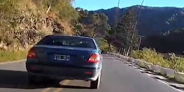Un conductor fue filmado mientras conducía en zig zag.