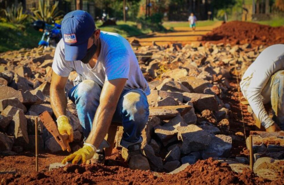 Dirección Provincial de Vialidad se halla ejecutando obras en toda la provincia de Misiones
