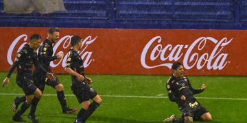 Colón superó por 1-0 a Vélez en Liniers.