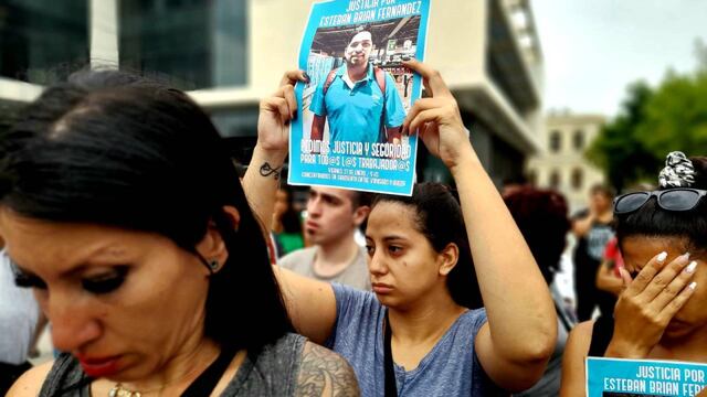 Familiares y amigos del empleado de La Reina fueron al Centro de Justicia Penal.