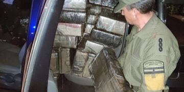 Santa Ana: incautan una camioneta con más de mil kilos de marihuana.