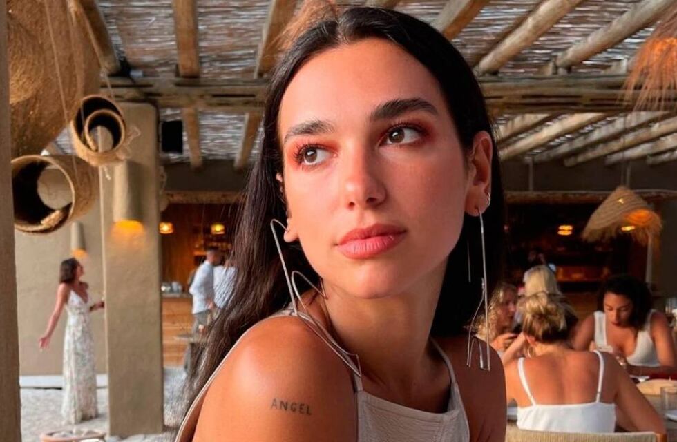 Dua Lipa sorprendió con una impactante colección de microbikinis en todos los colores y estilos