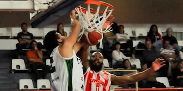 Octavio Sarmiento, el U23 formado en barrio General Bustos, convirtió de volcada en la victoria de Atenas en Santa Fe. (Prensa Unión)