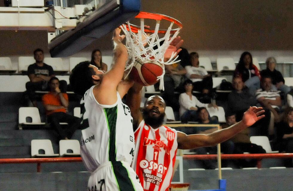 De visitante, Atenas consiguió su primer triunfo en la Liga Nacional