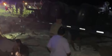 Volcó un camión cargado con harina