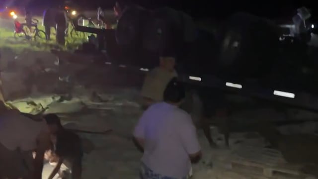 Volcó un camión cargado con harina