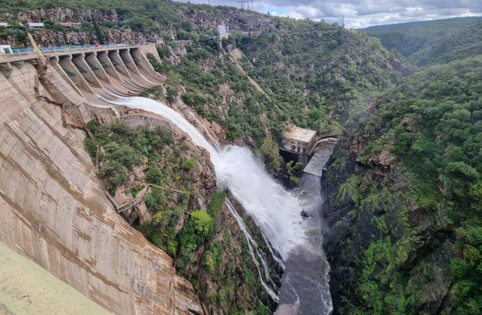 Maravilloso: el dique de más profundidad en Córdoba abrió sus compuertas