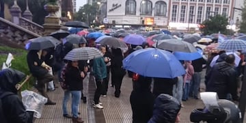 En conmemoración del Día Nacional de la Memoria por la Verdad y la Justicia, miles de tucumanos participaron en una emotiva marcha. Foto Marcelo Vera Periodista.