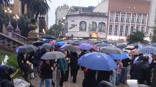 En conmemoración del Día Nacional de la Memoria por la Verdad y la Justicia, miles de tucumanos participaron en una emotiva marcha. Foto Marcelo Vera Periodista.