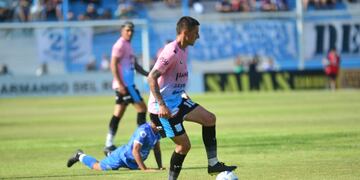 Racnig, con equipo alternativo y camiseta también por el Día de la Madre, empató con Gimnasia y Tiro (Foto: Javier Ferreyra / La Voz).